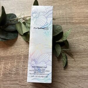 MAC Fix + Freshly Cut Alcohol-Free Multitasking Setting Spray 100ml / 3.4oz